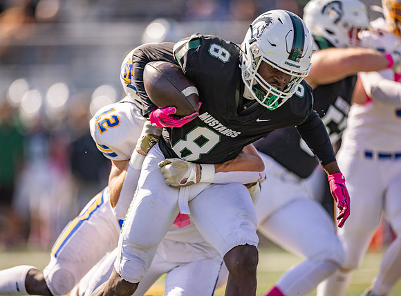 Mounds View vs STMA Varsity Football 85