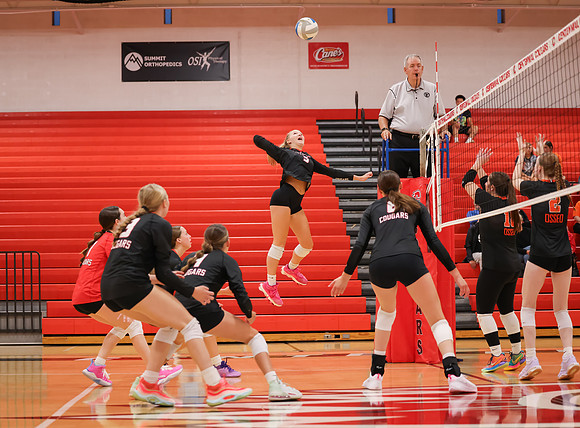 Centennial vs Osseo Girls Varsity Volleyball 112