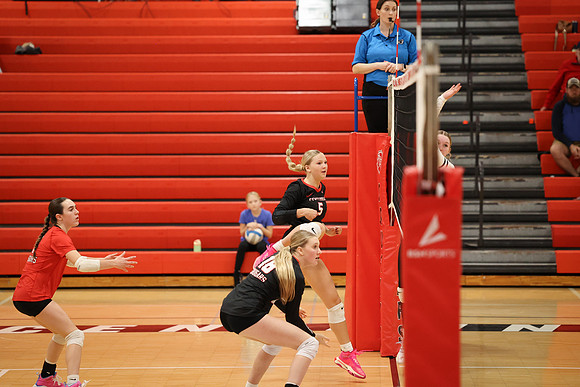 Centennial vs Coon Rapids Girls Varsity Volleyball 179