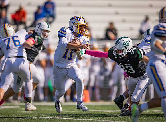 Mounds View vs STMA Varsity Football 59