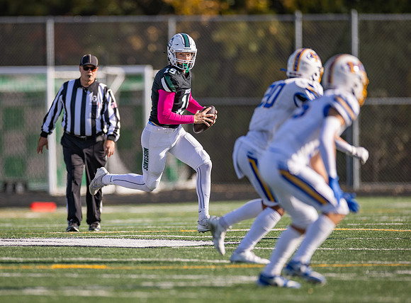 Mounds View vs STMA Varsity Football 339