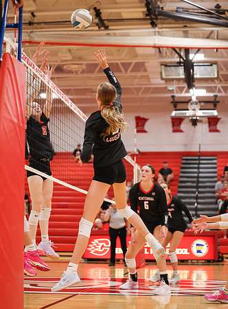 Centennial vs Osseo Girls Varsity Volleyball 156