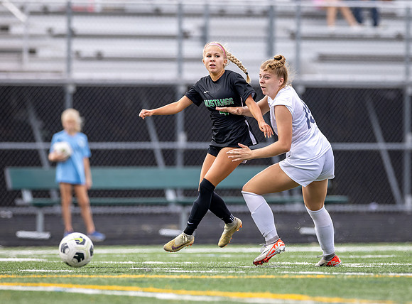 Mounds View vs Blaine Varsity Soccer 240