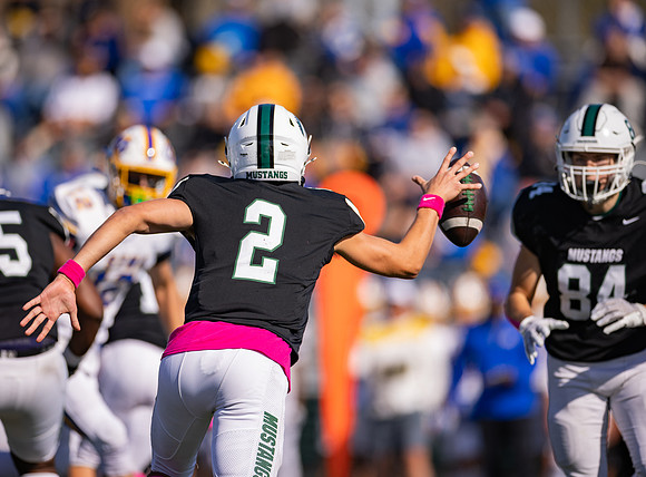 Mounds View vs STMA Varsity Football 76