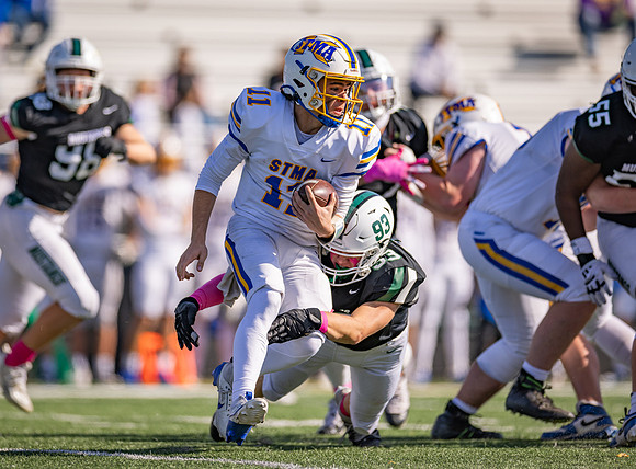 Mounds View vs STMA Varsity Football 61