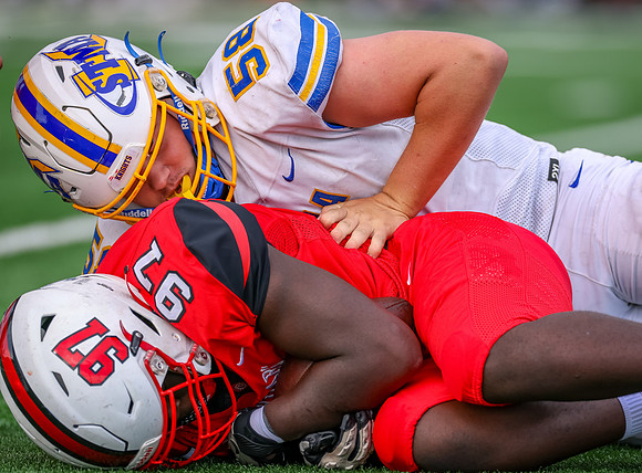 Centennial vs STMA JV Football 110