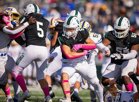 Mounds View vs STMA Varsity Football 71