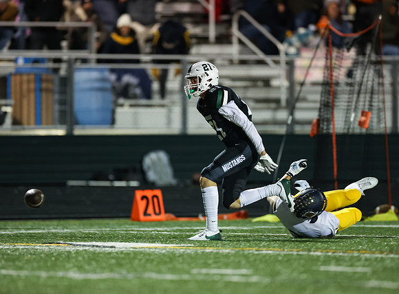 Mounds View vs Prior Lake Varsity Football 189