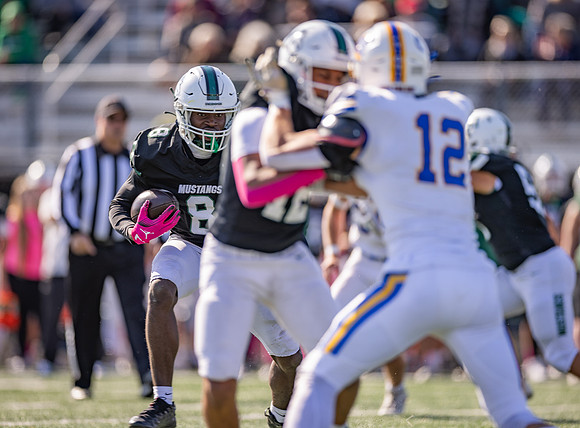 Mounds View vs STMA Varsity Football 83
