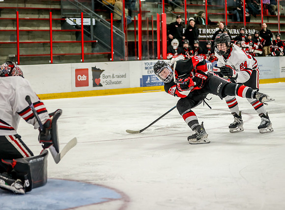 Centennial vs Stillwater Varsity Hockey 95