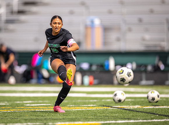 Mounds View vs Blaine Varsity Soccer 21