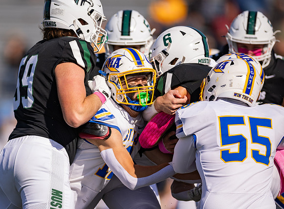 Mounds View vs STMA Varsity Football 75