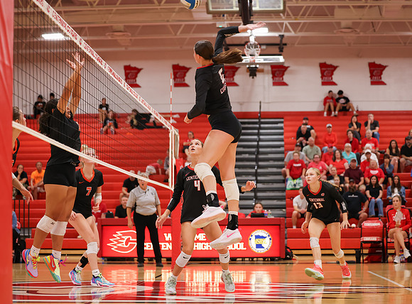 Centennial vs Osseo Girls Varsity Volleyball 183