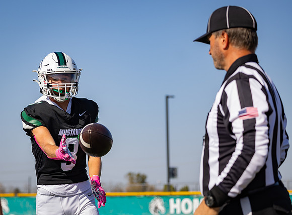 Mounds View vs STMA Varsity Football 95