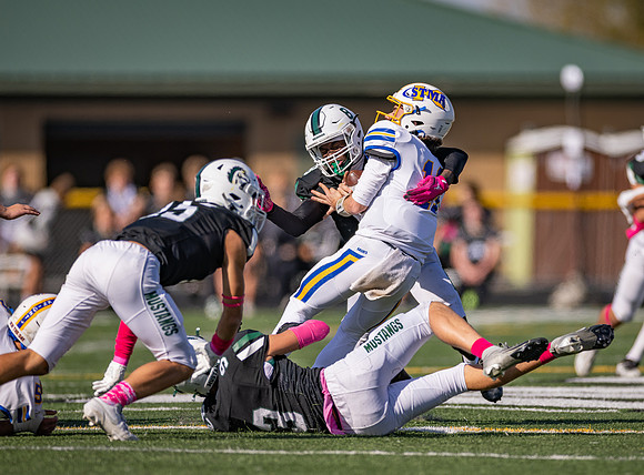 Mounds View vs STMA Varsity Football 175