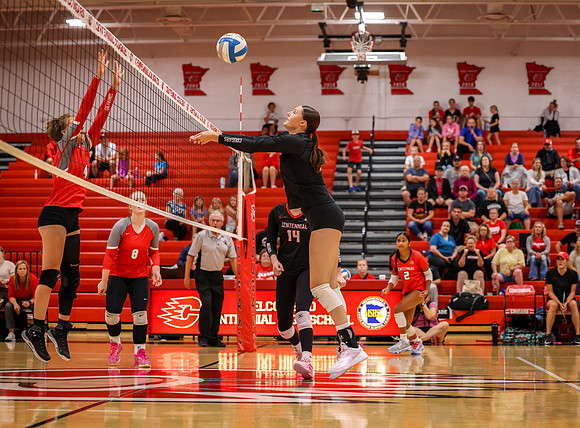 Centennial vs Duluth East Varsity Volleyball 16