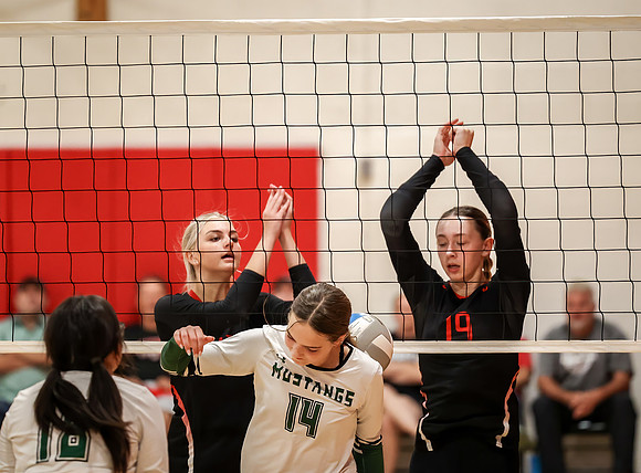 Centennial vs Mounds View Girls B Volleyball 39