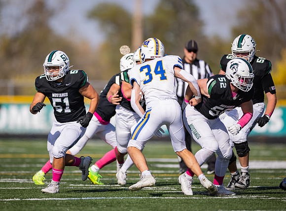 Mounds View vs STMA Varsity Football 204