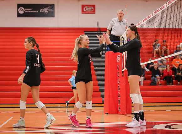 Centennial vs Osseo Girls Varsity Volleyball 104